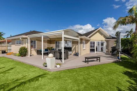 Photo of property in 27 Summerland Drive, Henderson, Auckland, 0612