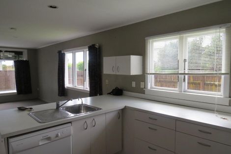 Photo of property in 15 York Crescent, Westown, New Plymouth, 4310