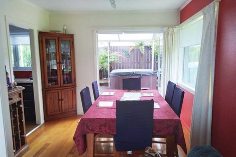 Photo of property in 1 Blenheim Street, Glenfield, Auckland, 0629