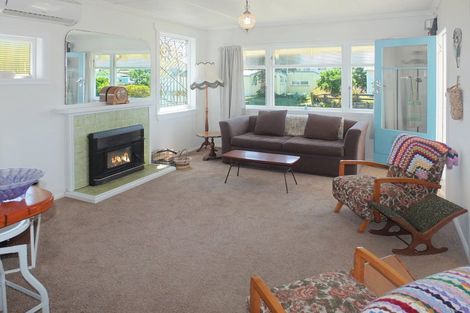 Photo of property in 38 Pratt Avenue, Foxton Beach, Foxton, 4815