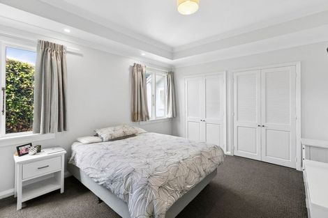 Photo of property in 43 Paynters Avenue, Strandon, New Plymouth, 4312