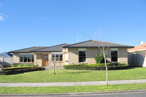 Photo of property in 32 Cate Road, Rototuna North, Hamilton, 3210