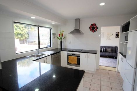 Photo of property in 8 Kalgan Place, Burswood, Auckland, 2013