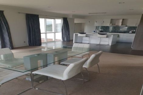 Photo of property in 106 Lake Panorama Drive, Henderson Valley, Auckland, 0612