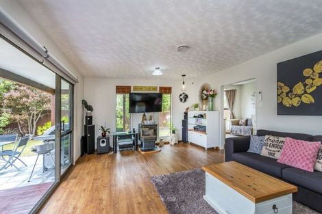 Photo of property in 5 Kruse Place, Redwood, Christchurch, 8051