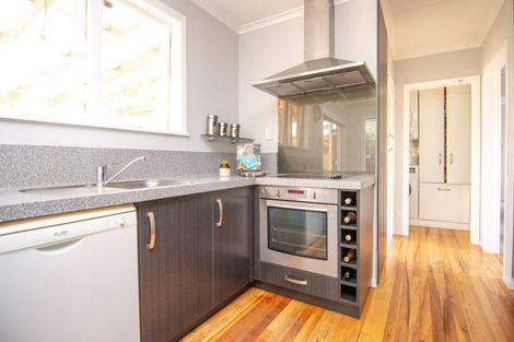 Photo of property in 10 Piper Place, Roslyn, Palmerston North, 4414
