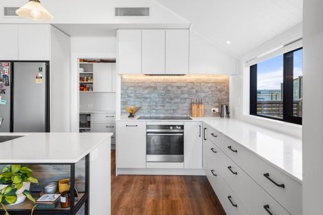 Photo of property in 8 Goldstone Place, Omokoroa, 3114