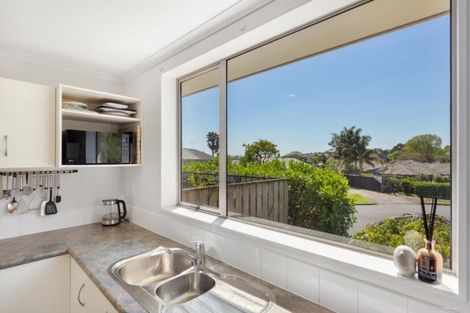 Photo of property in 7 Ranch Place, Pukekohe, 2120