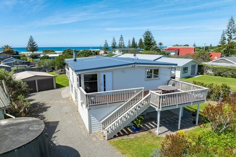 Photo of property in 61 Pinedale Crescent, Riversdale Beach, Masterton, 5872