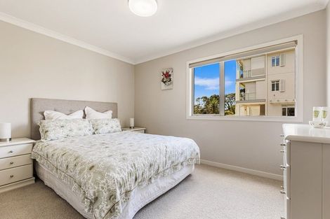 Photo of property in 24 Eaves Bush Parade, Orewa, 0931