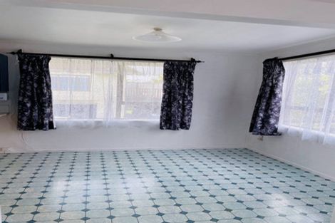 Photo of property in 18 Lewisham Street, Highland Park, Auckland, 2010