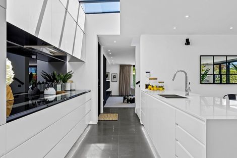 Photo of property in 116 Aikmans Road, Merivale, Christchurch, 8014