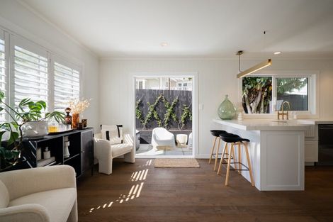 Photo of property in 2/6 Marsh Avenue, Forrest Hill, Auckland, 0620