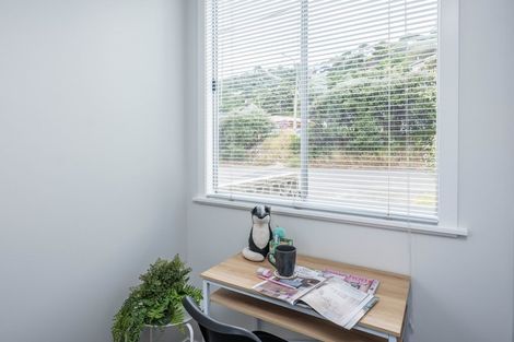 Photo of property in 1/127 Queens Drive, Lyall Bay, Wellington, 6022