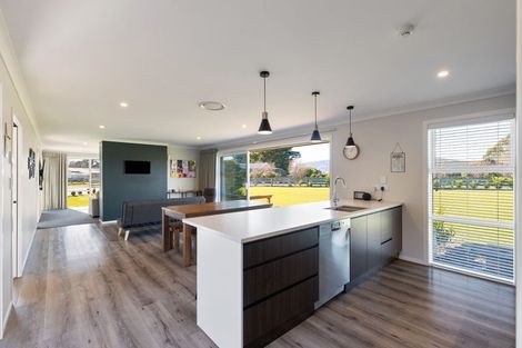 Photo of property in 18 Ashgrove Lane, Ashhurst, Palmerston North, 4470