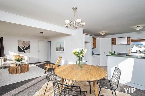 Photo of property in 1a Bennett Grove, Newlands, Wellington, 6037