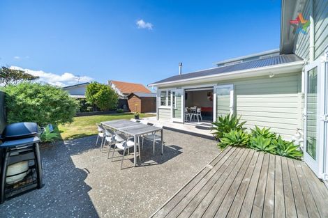 Photo of property in 10 Palm Avenue, Lyall Bay, Wellington, 6022