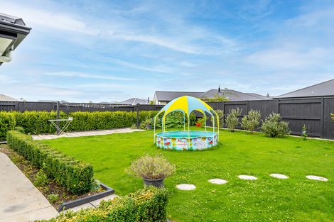 Photo of property in 15 Maple Grove, Kingston, Wellington, 6021