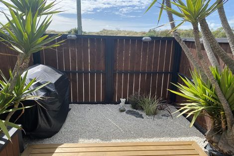 Photo of property in 2/523a Marine Parade, South New Brighton, Christchurch, 8062