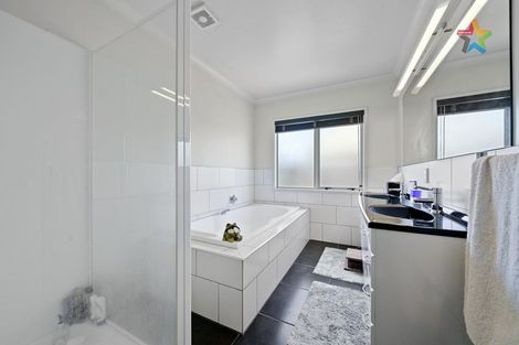 Photo of property in 41 Arahiwi Grove, Tirohanga, Lower Hutt, 5010