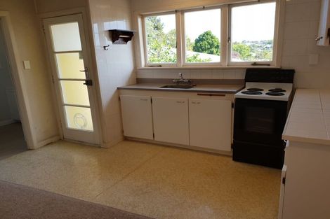 Photo of property in 2/9 Lex Avenue, Green Bay, Auckland, 0604