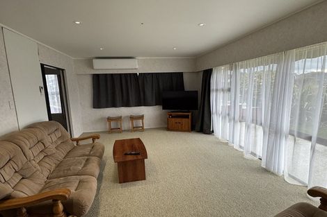 Photo of property in 8 Sandalwood Drive, Dinsdale, Hamilton, 3204