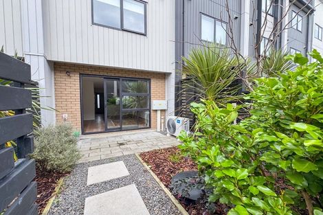 Photo of property in 8/327 Glengarry Road, Glen Eden, Auckland, 0602