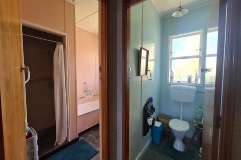 Photo of property in 17 Fox Street, Opunake, 4616