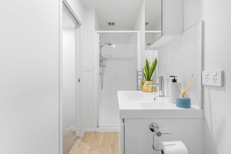 Photo of property in 2/4 Harry Ward Place, Henderson, Auckland, 0610