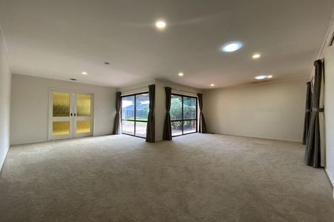 Photo of property in 12 Hedge Row, Sunnyhills, Auckland, 2010