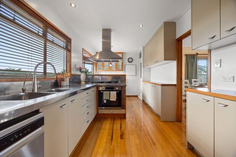 Photo of property in 11 Cheriton Road, Mellons Bay, Auckland, 2014