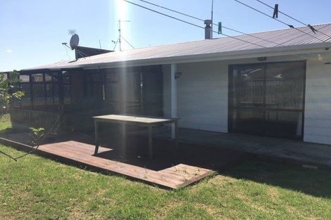 Photo of property in 2 Hewson Crescent, Otaki Beach, Otaki, 5512