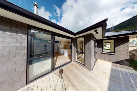 Photo of property in 122 Silverstream Road, Crofton Downs, Wellington, 6035