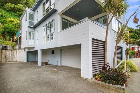 Photo of property in 2/275 Karaka Bay Road, Karaka Bays, Wellington, 6022