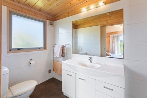 Photo of property in 32 Reay Mackay Grove, Waikawa Beach, Manakau, 5573