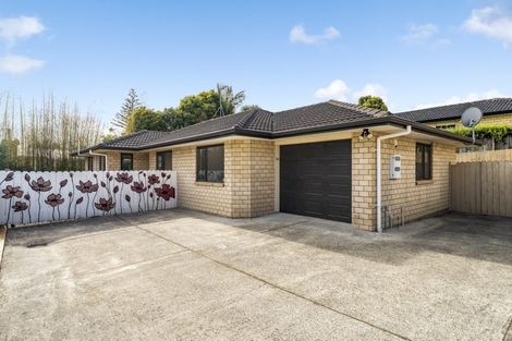 Photo of property in 27a Chorley Avenue, Massey, Auckland, 0614