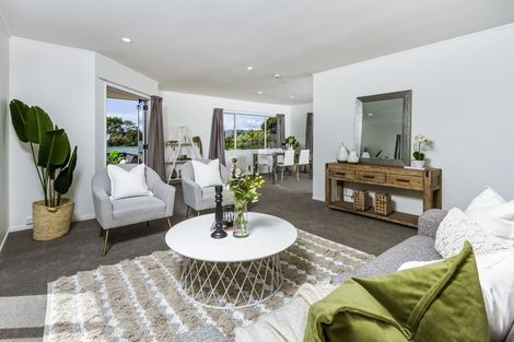 Photo of property in 2/13 Valecrest Place, Bayview, Auckland, 0629