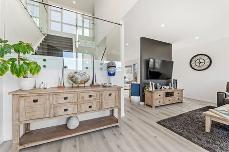 Photo of property in 36 Resolution Drive, Gulf Harbour, Whangaparaoa, 0930