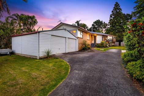 Photo of property in 27 Allington Road, Massey, Auckland, 0614