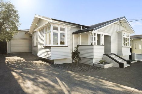 Photo of property in 8 Creamer Avenue, Belmont, Auckland, 0622