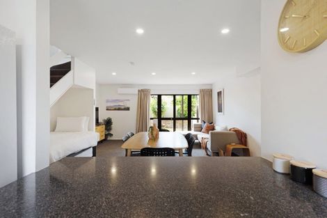 Photo of property in 10 George Street, Thorndon, Wellington, 6011