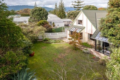 Photo of property in 2 Lavinia Grove, Waikanae Beach, Waikanae, 5036