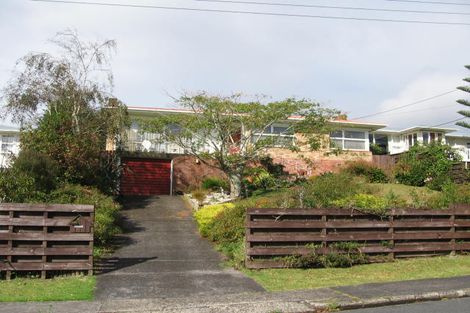 Photo of property in 5 Gaede Terrace, Sunnyvale, Auckland, 0612