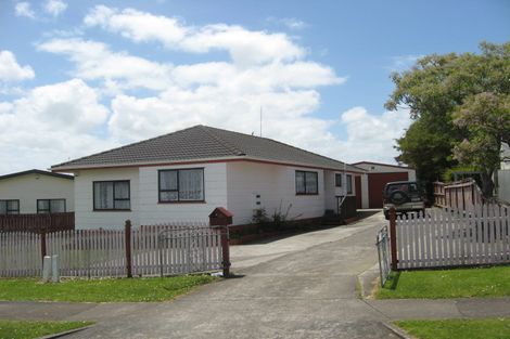 Photo of property in 17 Kopara Place, Clendon Park, Auckland, 2103