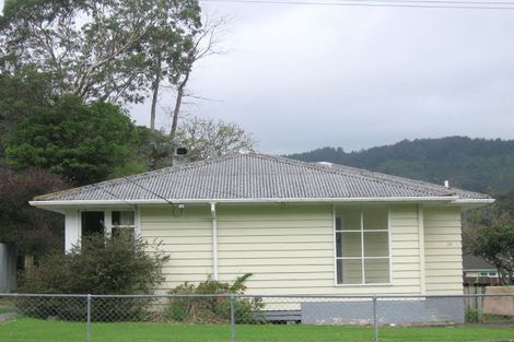 Photo of property in 38 Bird Grove, Stokes Valley, Lower Hutt, 5019