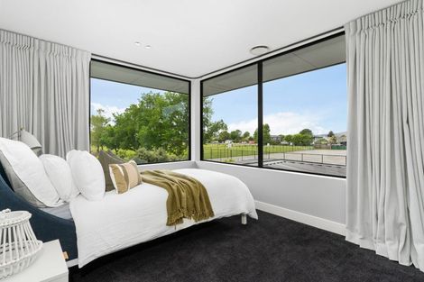 Photo of property in 49 Saint Andrews Square, Strowan, Christchurch, 8052