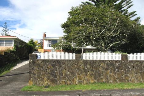 Photo of property in 1 Gaede Terrace, Sunnyvale, Auckland, 0612