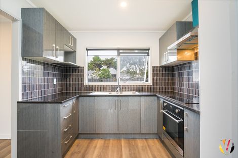 Photo of property in 6 Stoll Place, Clendon Park, Auckland, 2103