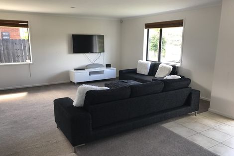 Photo of property in 60 Roberta Crescent, Orewa, 0931