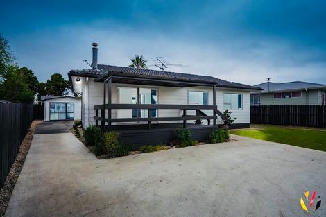 Photo of property in 6 Stoll Place, Clendon Park, Auckland, 2103